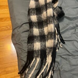Plaid Black and Cream Scarf